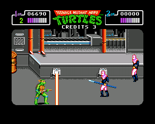 Teenage Mutant Ninja Turtles (Amiga) screenshot: A set of lasers block Mikey's way