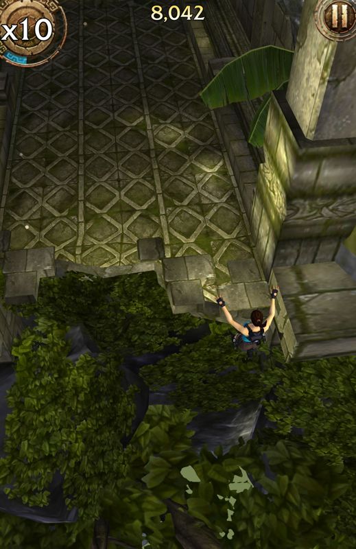 Lara Croft: Relic Run (Android) screenshot: You can stumble a few times, but you can't fall.
