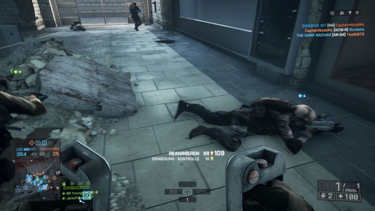 Battlefield 4: Second Assault (Xbox One) screenshot: Reviving a teammate