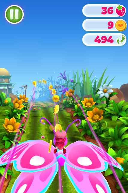Strawberry Shortcake: Berry Rush (Browser) screenshot: Flying with the butterfly power-up.