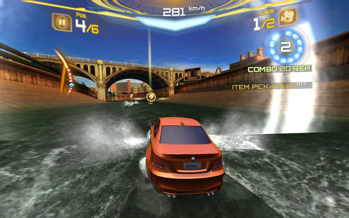 Asphalt 7: Heat (Windows Apps) screenshot: Racing through water.