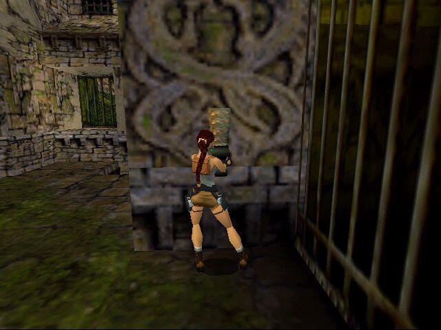 Tomb Raider: The Lost Artifact (Windows) screenshot: this is where the thistle stone goes..