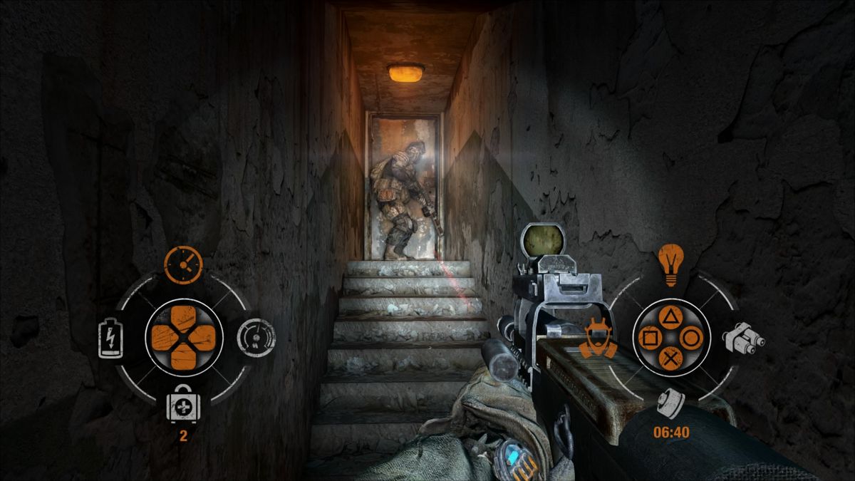 Metro 2033: Redux (PlayStation 4) screenshot: Holding the left trigger button brings up the gadget screen