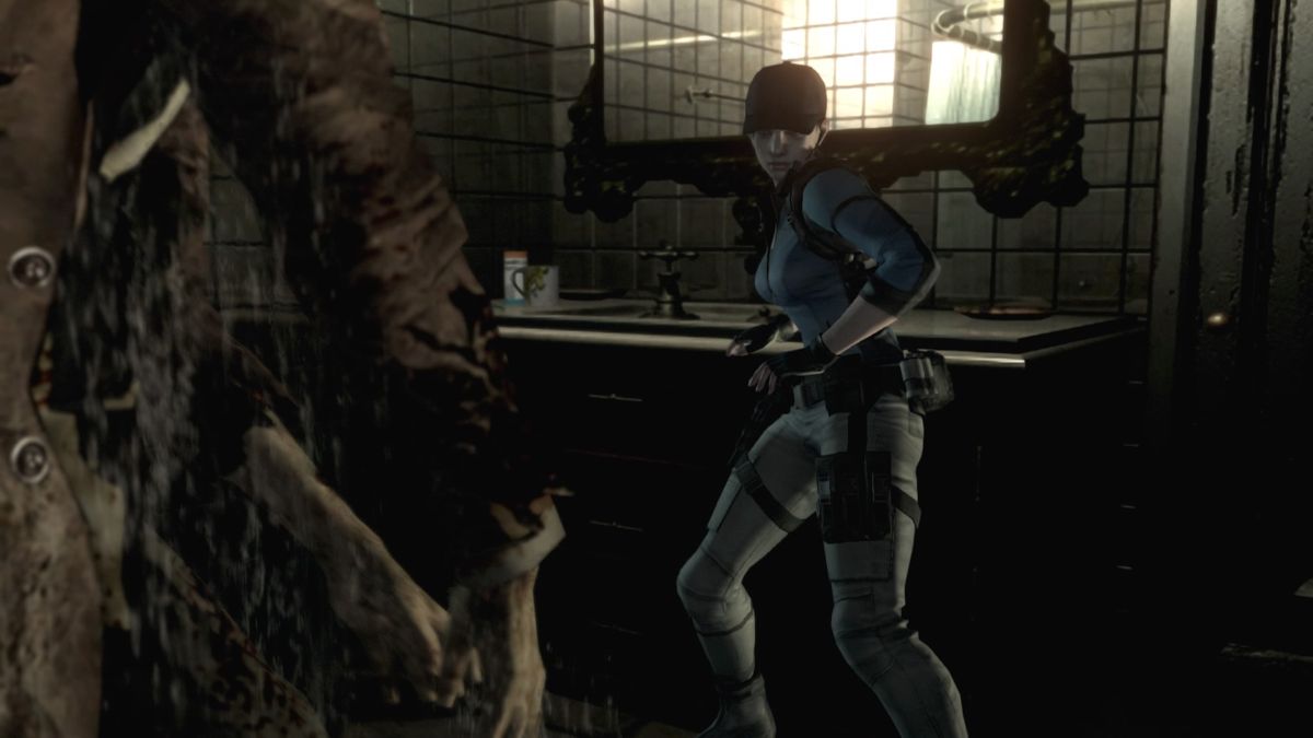 Resident Evil (PlayStation 4) screenshot: Of course, Jill just had to check what's inside the bathtub
