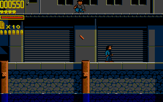 Lethal Weapon (Atari ST) screenshot: Someone is trying to kill you with dynamite.