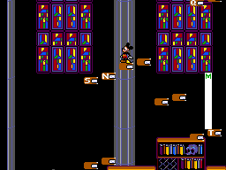Mickey's Ultimate Challenge (SEGA Master System) screenshot: Mickey's first puzzle: to order the books alphabetically, jumping over the right letters in the right order.