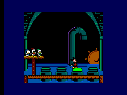 Mickey's Ultimate Challenge (SEGA Master System) screenshot: To fix the draw-bridge, he plays a "Simon Says" game.