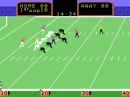 Super Action Football (ColecoVision) screenshot: Wait for the snap.