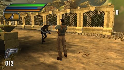 Dead to Rights: Reckoning (PSP) screenshot: Firing at an enemy with pistols.