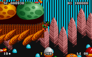 Zool 2 (DOS) screenshot: Wall grabbing.