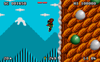 Zool 2 (DOS) screenshot: Jumping.