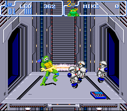 Teenage Mutant Ninja Turtles: Turtles in Time (SNES) screenshot: Inside the Technodrome, fighting some annoying robots