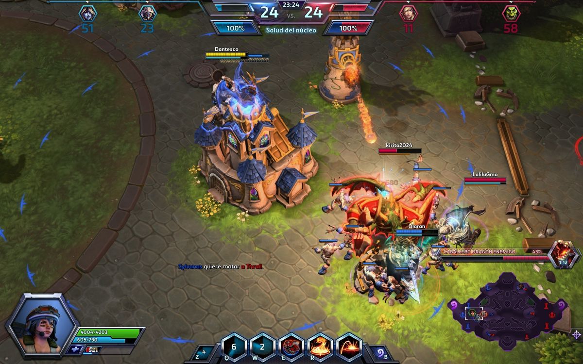 Heroes of the Storm (Windows) screenshot: Enemy dragon attacking (Spanish version)!