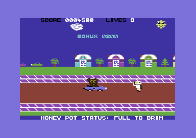 Scare Bear (Commodore 64) screenshot: Space men approaching