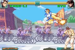 Super Street Fighter II: Turbo Revival (Game Boy Advance) screenshot: Chunli jumping-kicks Ryu