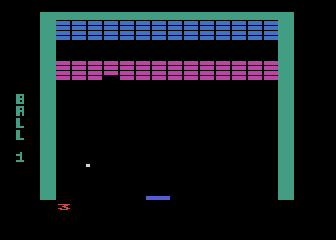 Super Breakout (Atari 8-bit) screenshot: Playing progressive breakout