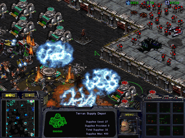 StarCraft: Brood War (Windows) screenshot: Skirmish battle seriously gone wrong. Note the yellow/green selection marks which allows more players to control same side.