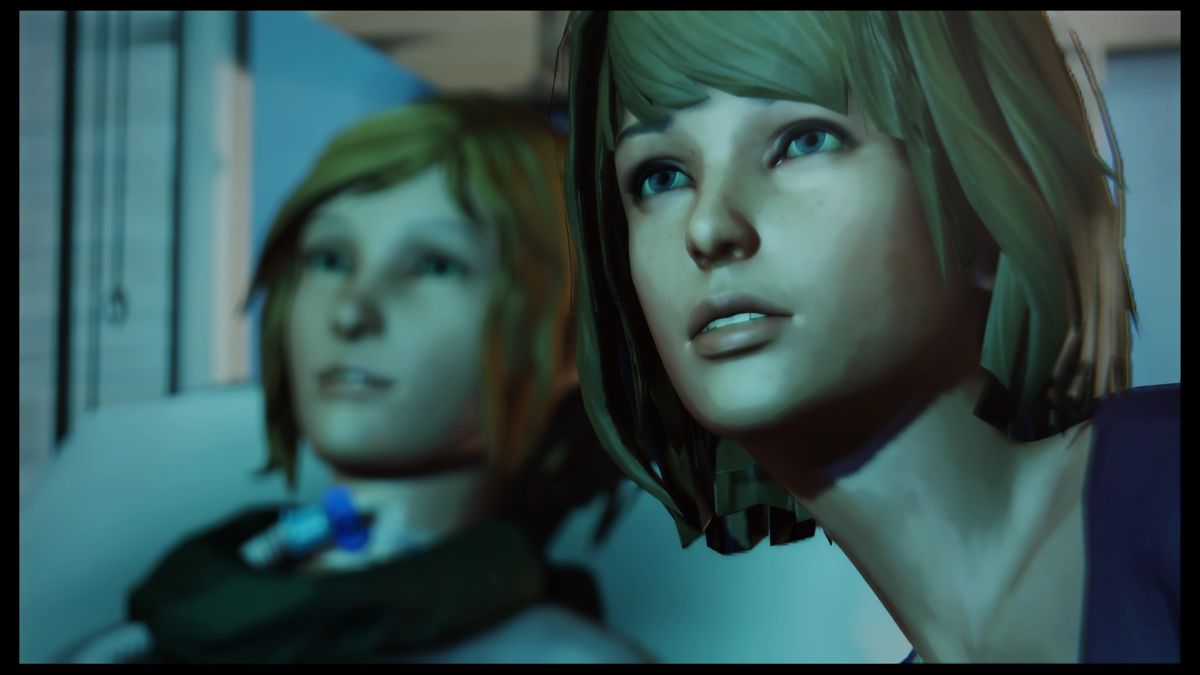 Life Is Strange: Episode 4 - Dark Room (PlayStation 4) screenshot: Watching movies together, like in the old days