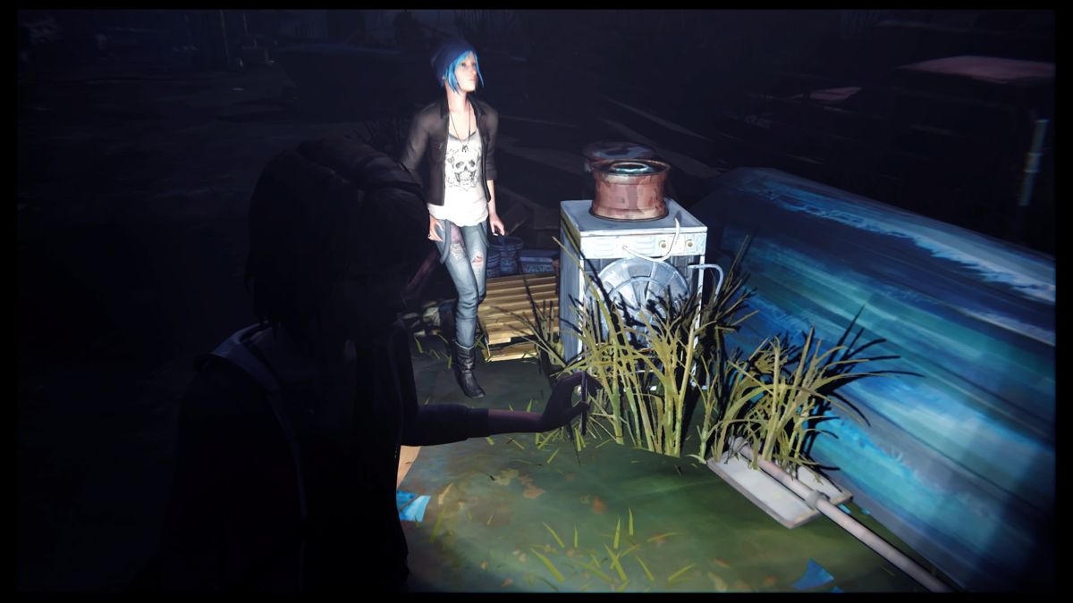 Life Is Strange: Episode 4 - Dark Room (PlayStation 4) screenshot: Exploring junkyard at night