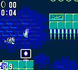 Sonic the Hedgehog (Game Gear) screenshot: Inside water the view gets a "blue-green" tone.