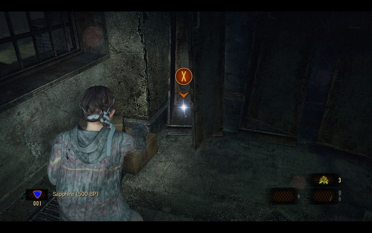 Resident Evil: Revelations 2 - Episode One: Penal Colony (Windows) screenshot: Natalia is basically filling Moira's part (in gameplay, not story) with the ability to find stuff that the main ... boom boom partners can't see...