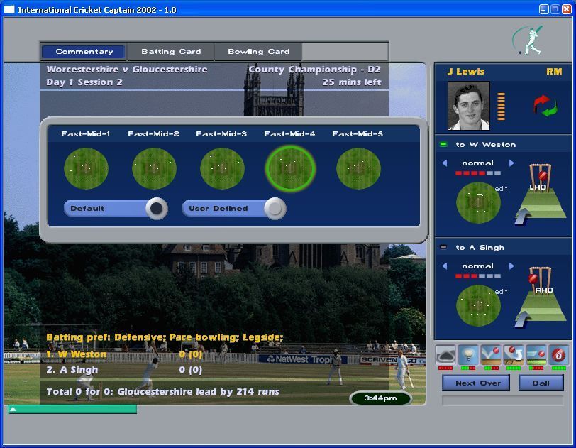 International Cricket Captain 2002 (Windows) screenshot: Our team is now bowling. On the right the bowler's level of aggression and type of delivery can be adjusted. Clicking the green circle brings up this fielding sub menu