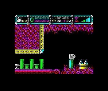 Cybernoid: The Fighting Machine (ZX Spectrum) screenshot: That turret fires at you - use the gaps as temporary shelters.