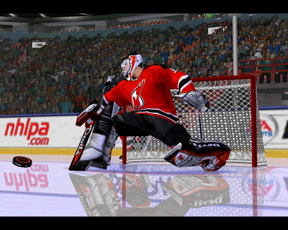 NHL 2002 (Windows) screenshot: Martin Brodeur shows great goaltending skill.