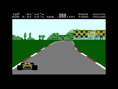 Hungaroring (Commodore 16, Plus/4) screenshot: Curve ahead