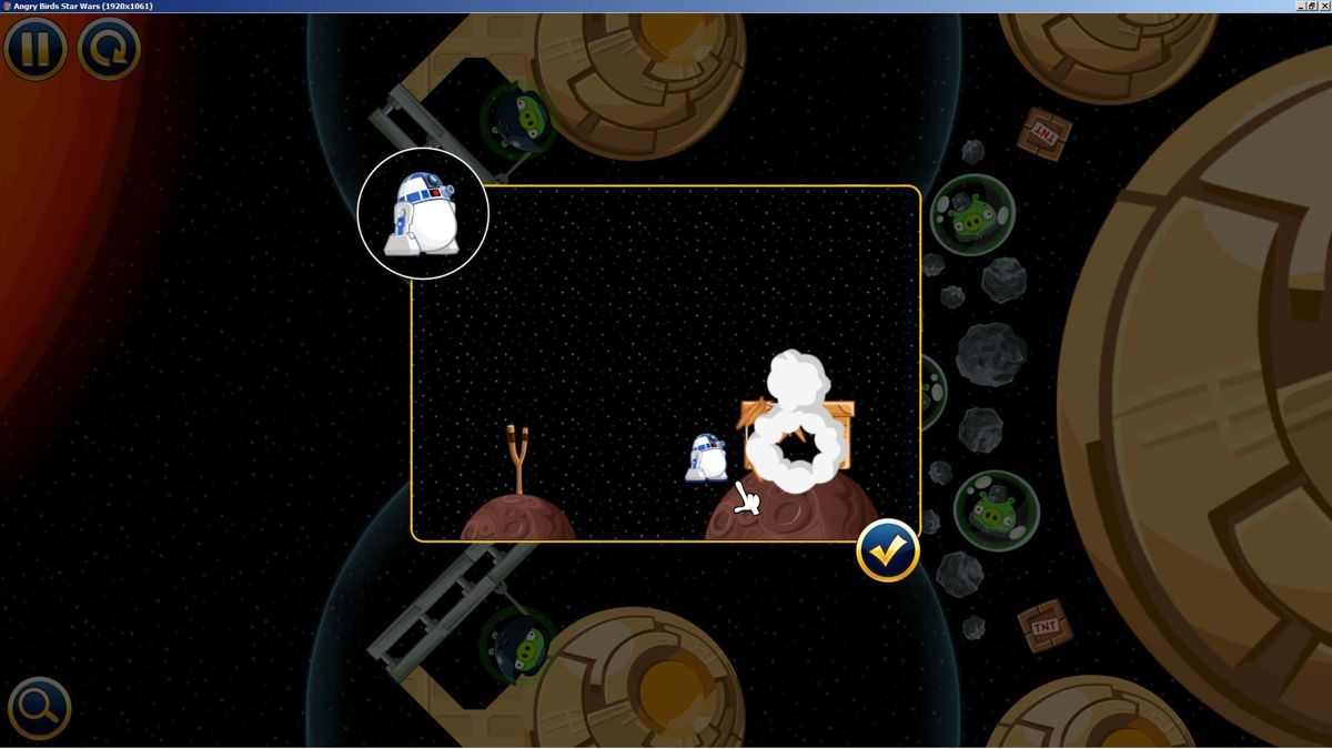 Angry Birds: Star Wars (Windows) screenshot: Whenever the player encounters a new character there's a short looping animation that shows how that character is used. R2D2 sends out two bolts of electricity to zap nearby baddies
