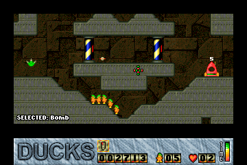 Ducks (DOS) screenshot: The saucer replaces the leader.