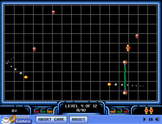 Lazer Trap (Browser) screenshot: You are the small yellow thing with a red dot in the middle