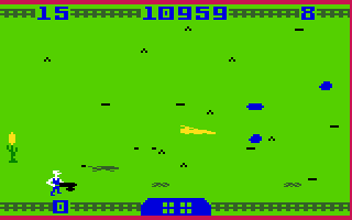 Worm Whomper (Intellivision) screenshot: Carefully protecting your last stalk of corn