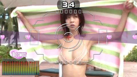 Finder Love: Aki Hoshino - Nankoku Trouble Rendezvous (PSP) screenshot: Toying with a towel