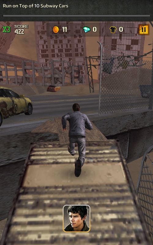 Maze Runner: The Scorch Trials (Android) screenshot: Running between abandoned buildings.