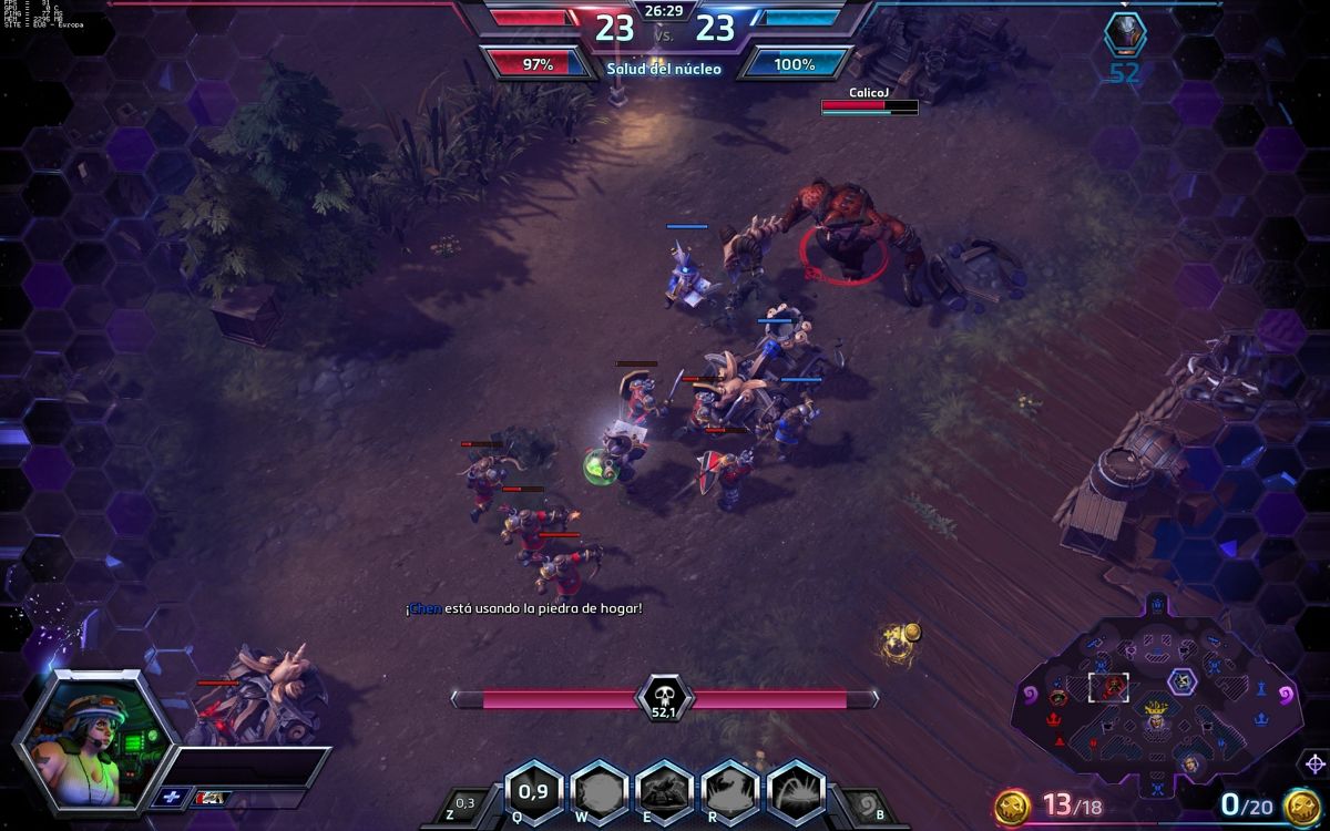 Heroes of the Storm (Windows) screenshot: One enemy hero killing our minions to push the lane (Spanish version).
