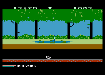 Pitfall! (Atari 5200) screenshot: Careful, don't get eaten by crocodiles!