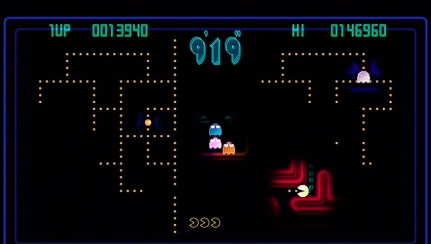 Pac-Man: Championship Edition (Xbox 360) screenshot: This map is dark - it gets tricky when you've eaten a lot of the pellets!