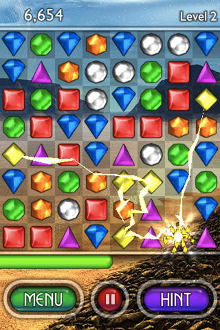 Bejeweled 2: Deluxe (iPhone) screenshot: A electrical surge helping to clear the play field.