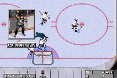 NHL 2002 (Game Boy Advance) screenshot: Get to rough, and the referee will take notice.