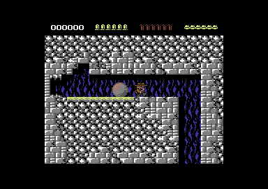 Rick Dangerous (Commodore 64) screenshot: Quickly run away from the boulder Indy style