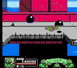 Teenage Mutant Ninja Turtles III: The Manhattan Project (NES) screenshot: Heavy objects can flatten an unsuspecting turtle