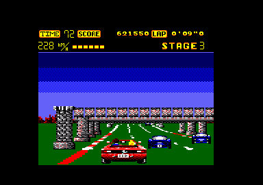 OutRun (Amstrad CPC) screenshot: ...we arrive to one of the most emblematic stages of the game.