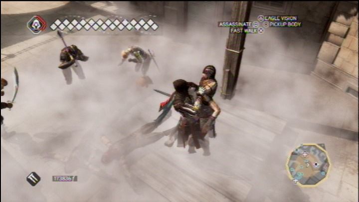 Assassin's Creed II (PlayStation 3) screenshot: Use smoke bomb to confuse the enemies for a brief period of time, and lower their ranks.