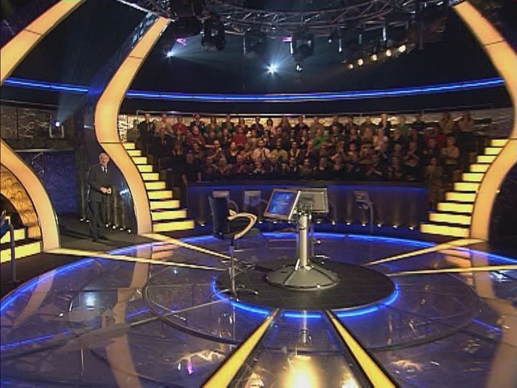 Who Wants to Be a Millionaire?: 3rd Edition (DVD Player) screenshot: The game starts with Chris Tarrant entering the game arena as he would for a live show