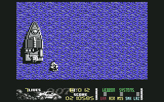 The Spy Who Loved Me (Commodore 64) screenshot: Enemy boss boat.