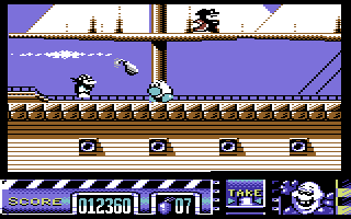 Stuntman Seymour (Commodore 64) screenshot: Tossing Molotov cocktails at pirates.