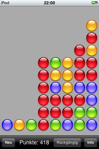 reMovem (iPhone) screenshot: Remove the blues on the right to increase the possible score for the red ones.