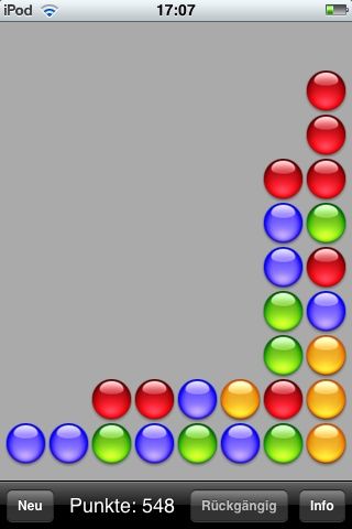 reMovem (iPhone) screenshot: New balls keep coming in from the left until I screw up.