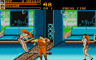 Final Fight (Atari ST) screenshot: Bad girl!